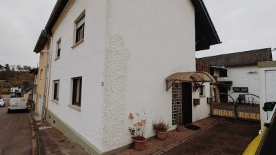 Kleines Haus mit großem Stauraum & Natur direkt vor der Tür
