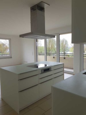 Exklusive 3-Zimmer-Wohnung mit Balkon, Domblick direkt an der Donau