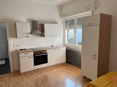 Helle, möblierte und zentrumsnahe 2,5-Zimmer-Wohnung mit neuer EBK