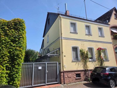 Schönes und gepflegtes 5-Raum-Reihenendhaus in Wiesbaden Schierstein