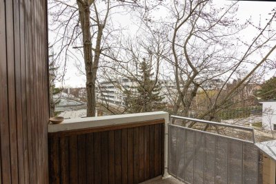 BADEN, unweit des Bahnhofes: : generalsanierte 3-Zimmer Wohnung mit Balkon