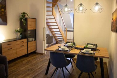 traumhafte Altbau Maisonette-Wohnung in Wiesbaden-Mitte, 3 Zimmer-Küche-Bad, Aufzug, Klimaanlage