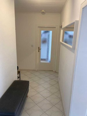 Freundliche 3-Zimmer-Hochparterre-Wohnung mit Balkon und Einbauküche in Burgdorf