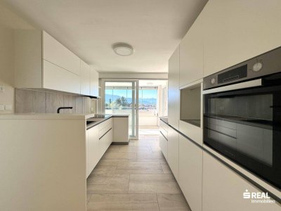 Hochwertig sanierte 4-Zimmer-Wohnung mit großer Loggia &amp; Balkon