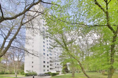 Wohnen mit Aussicht – helle 3-Zimmer-Wohnung mit Loggia und Garage in der Waldstadt
