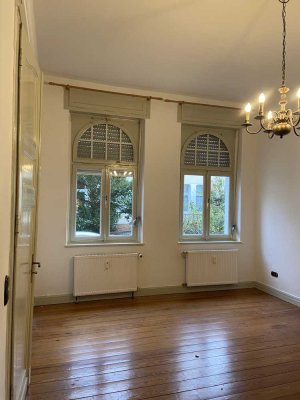 Gepflegte 2-Raum-Erdgeschosswohnung in Bad Honnef - Atelier, Büro oder 1 Personen-Wohnung