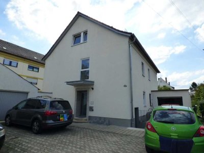 Zweifamilienhaus mit Einliegerwohnung, 2 Garagen in Augsburg-Haunstetten - PROVISIONSFREI