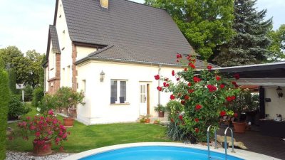 Traumhaus mit Billardzimmer, großem Garten + Pool in Top Lage in Taucha bei Leipzig