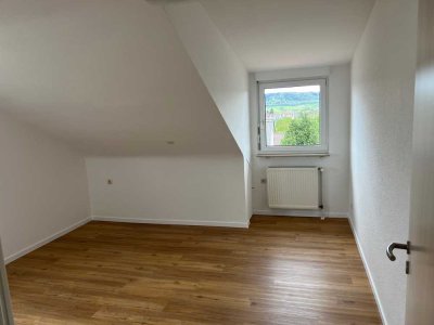 Schöne klimatisierte und modernisierte 3,5-Zimmer-Wohnung mit EBK in Weissach im Tal