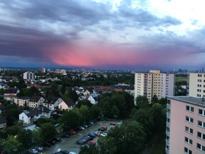 Helle und sonnige, renovierte 2-Zimmer-Wohnung mit Traumblick!