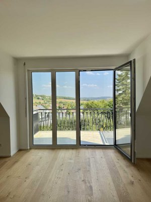 ***Einmaliger Blick - 2-ZKB - DG-Wohnung mit Balkon - TG-Stellplatz***