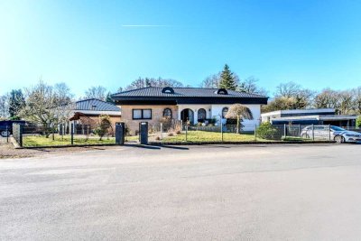 Exklusiver Bungalow in idyllischer Waldrandlage - Luxus und Natur in perfekter Harmonie