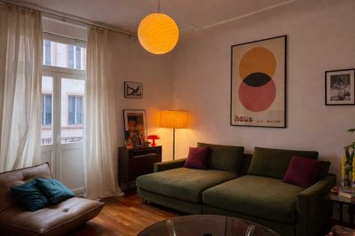 Altbau-Traum mit 2 Balkonen & original Stuck - Denkmalgeschützt