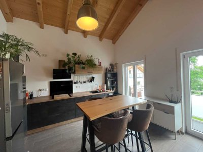 Stilvolle, neuwertige 2-Raum-DG-Wohnung mit geh. Innenausstattung mit Balkon