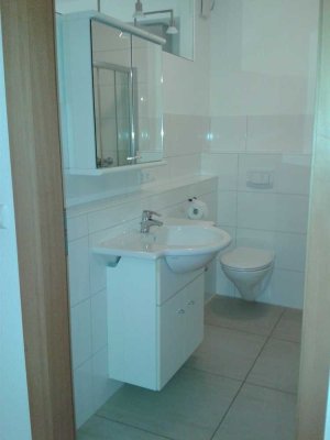 2 Zimmer, Einbauküche, Bad, in Ilbesheim bei Landau Pfalz zu vermieten. 540 € inkl. HK, + 60 € NK.