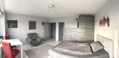 Ohne Provision!!! (Möblierte) Mini-Penthouse-Wohnung mit einzigartigem Balkon-Skyline-Blick