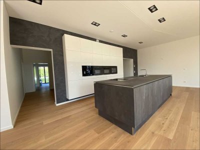 EXKLUSIV - EXKLUSIVER - Himbeergrund
Purer Luxus auf ca. 210 m²