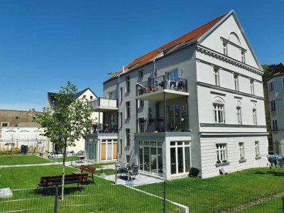 Topsanierung - 3-Raum-Whg. mit eigenen Wintergarten, Terrasse & Garten in Westausrichtung, Parkett