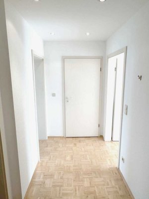 Attraktive 2,5-Zimmer-Wohnung mit Balkon und Tiefgarage in bester Lage von Hof-Krötenbruck