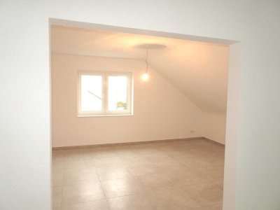 Erstbezug : Sehr schöne 3,5 ZKB im 3 - Familienhaus in ruhiger Wohnlage