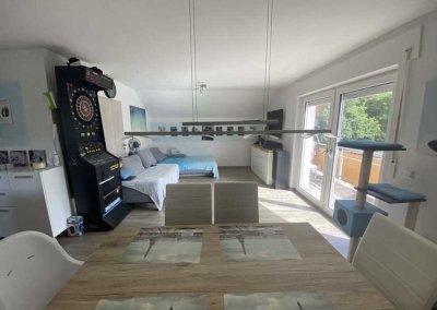 Modernisierte Wohnung mit dreieinhalb Zimmern sowie Balkon und Einbauküche in Forchtenberg