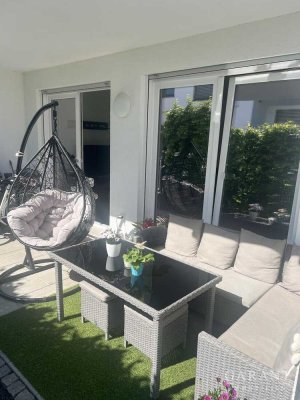 ** Moderne Wohnung in ruhiger Toplage  mit Terrasse,  kl. Garten,  Aufzug und  TG-Stellplatz  **