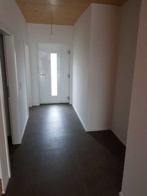 Grünkraut-Ortsteil: Gesucht - gefunden! Moderne Doppelhaushälfte mit Garage