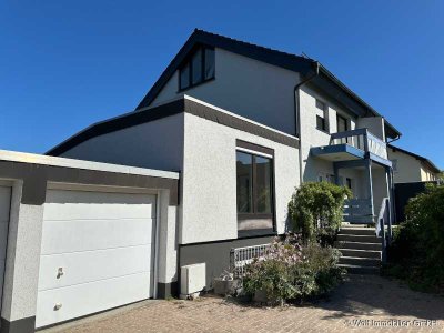 Schicke Einfamilien-Doppelhaushälfte mit Doppelgarage in idyllischer Lage