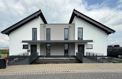 Modernes Einfamilienwohnhaus mit 2 Wohneinheiten / Mehrgenerationenhaus