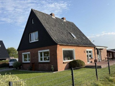 Wohnhaus mit großem Grundstück