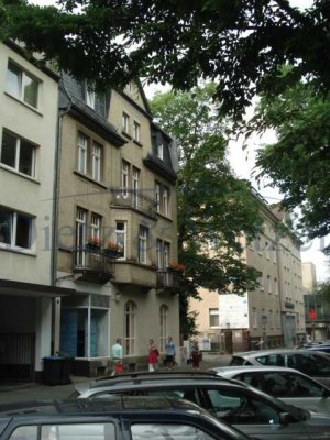 Denkmalschutz trifft City-Living: 2-Zimmer-Altbauwohnung vermietet