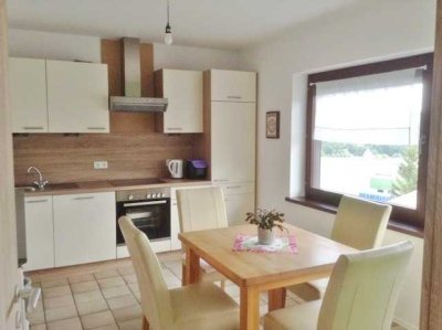 **Moderne, geräumige Wohnung mit Balkon in Hallschlag zu mieten**