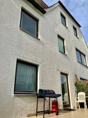 Reserviert - Helle ruhige 4 Zi-Whg mit Garten und Garage