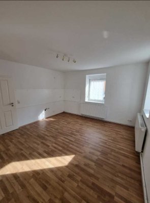 Sonnige 2-Zimmer-Wohnung mit Badewanne und Dusche in Sudenburg