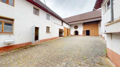 Mehrgenerationenwohnen in Essenheim: Große Hofreite mit Scheune und Garten zum Kauf im Ortskern