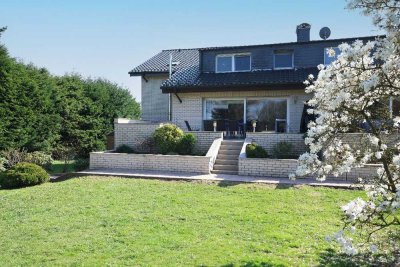JA, zur neuwertigen Maisonettewohnung mit Terrasse, Garten und 2 KFZ-Stellplätzen in Solingen