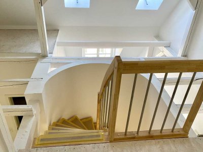 132 qm Dachgeschosswohnung mit besonderem Flair - Fahrstuhl im Haus