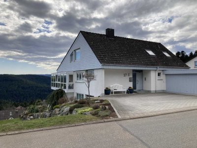 **Einzigartiges Wohnen mit spektakulärer Aussicht plus Grundstücksreserve**