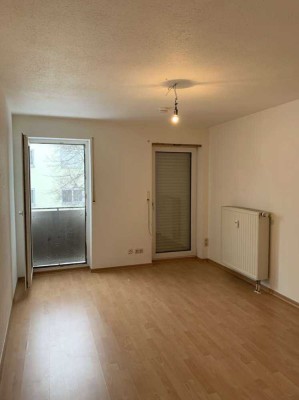 Storchennest: 1-Zimmer-Wohnung, Singlekücheküche, Tiefgaragenstellplatz, nähe Universität