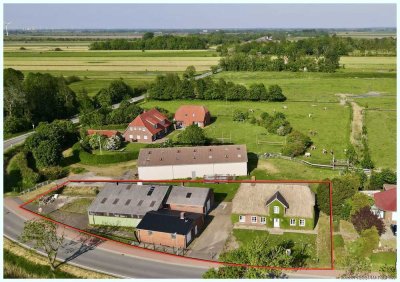 Halbinsel Eiderstedt: Solides Reetdachhaus mit großem Nebengebäude ! Optional Hallenzukauf möglich !