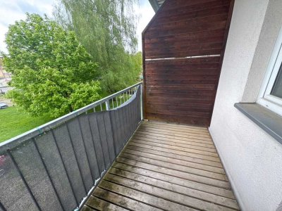 1. OG / Bad mit Wanne + Fenster /  komplett zum Innenhof