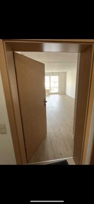 Schöne 2,5 Zimmerwohnung mit toller Aussicht, großzügigem Balkon und Garage