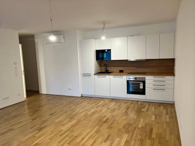 NEUBAUERSTBEZUG - MODERNE, RUHIGE 2 ZIMMERWOHNUNG MIT LOGGIA, GARTEN, GARAGENPLATZ VERFÜGBAR