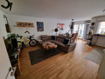 Gepflegte 2-Zimmer-Hochparterre-Wohnung mit Balkon und EBK in Fürth