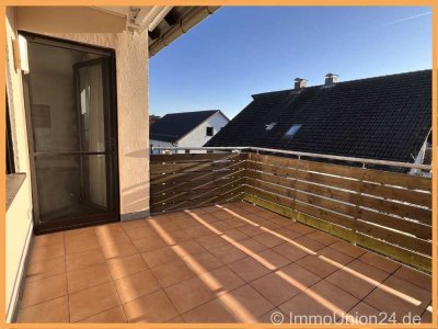 Ankommen und Wohlfühlen – Lichtdurchflutete 4 Zimmer 111 qm Wohnung mit Terrassenbalkon in Pyrbaum