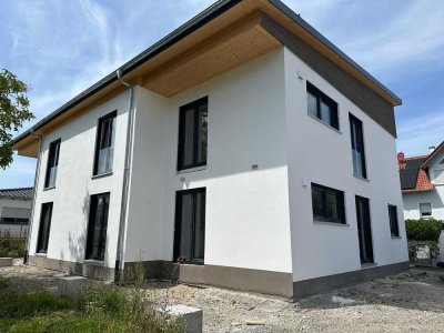 Neubau-Erstbezug: Exklusive 3-Zimmer-Erdgeschosswohnung mit Terrasse in Aach-Linz