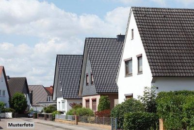 Einfamilienhaus mit Garage
