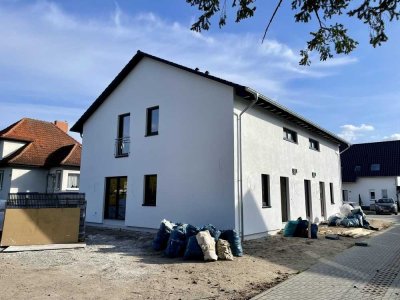 Moderne Doppelhaushälften zur Miete in Brieselang - Erstbezug
