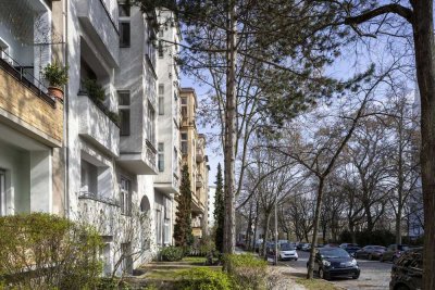 Attraktive Kapitalanlage unweit des Carmerplatzes: 2-Zimmer-DG-Wohnung im Altbau, vermietet!