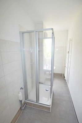 2-Raum-Wohnung, 1.Etage, Dusche, Aufzug, Balkon! Bezug sofort möglich!